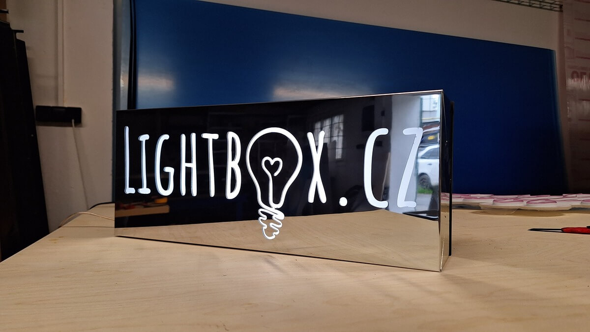 zrcadlový lightbox